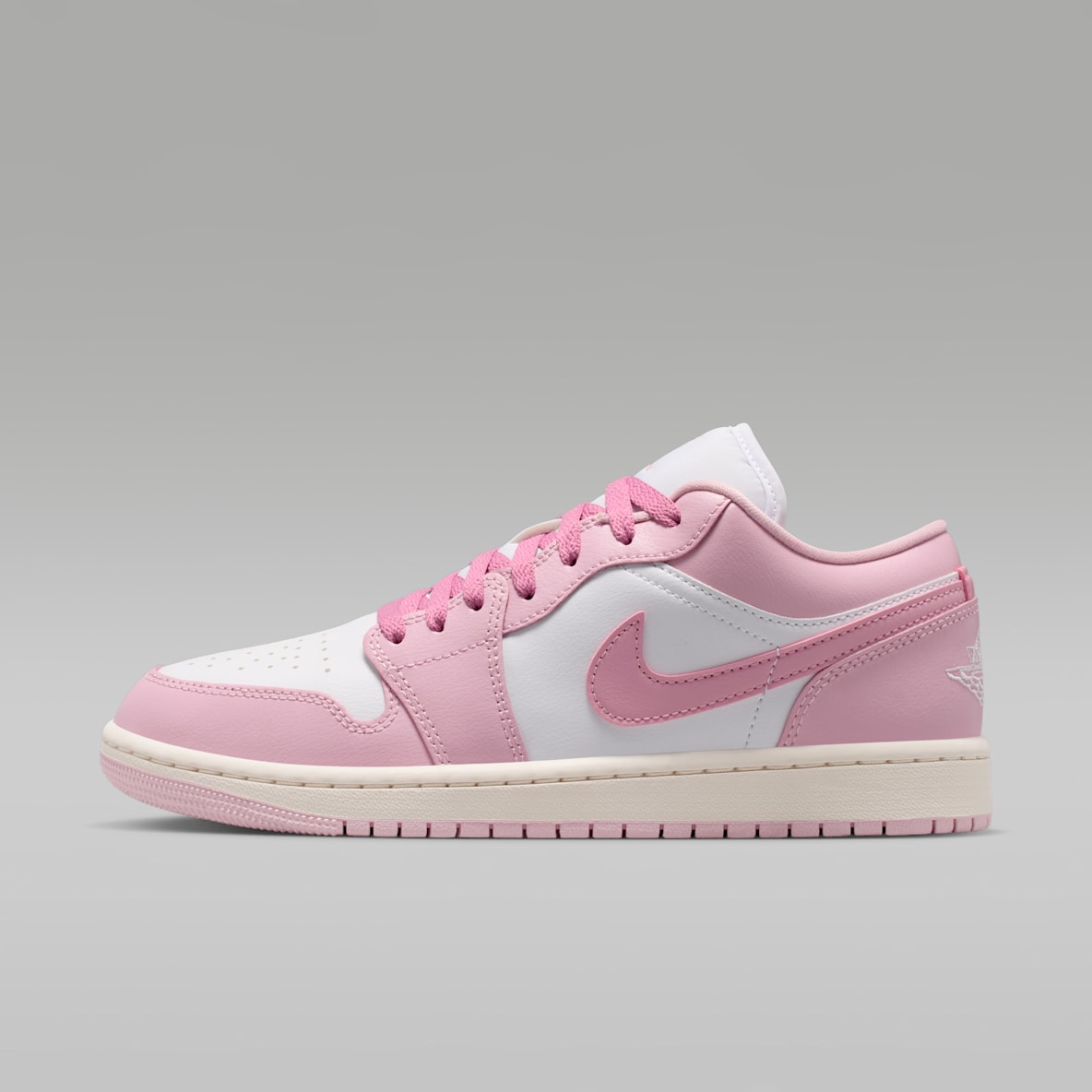 Women's Jordan 1 Shoes. Nike RO